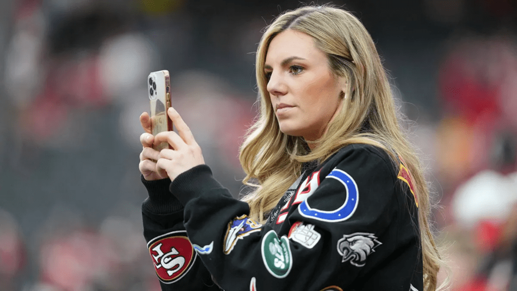 Annie Agar Education & Background